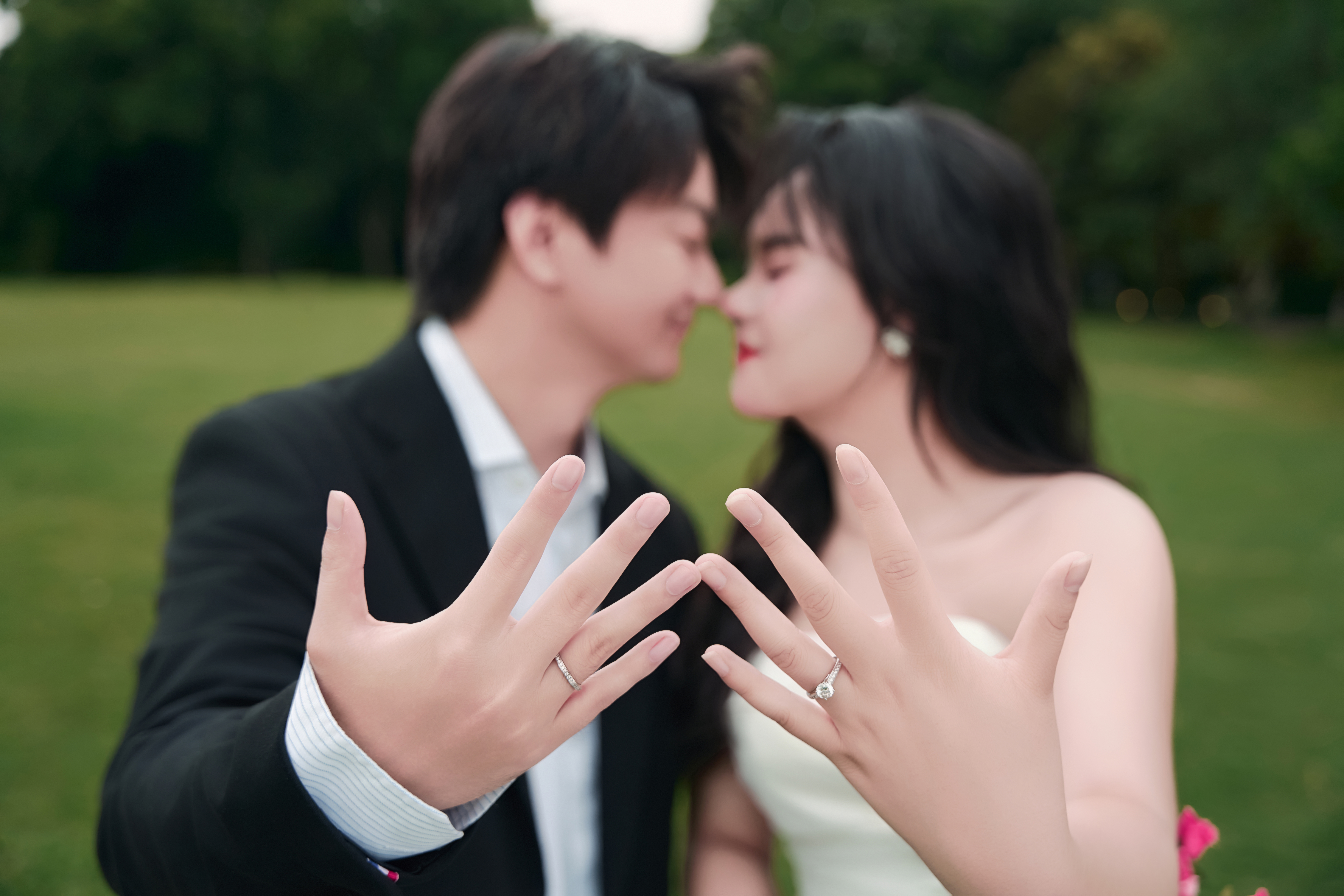 刘杰与汪禧的婚戒特写